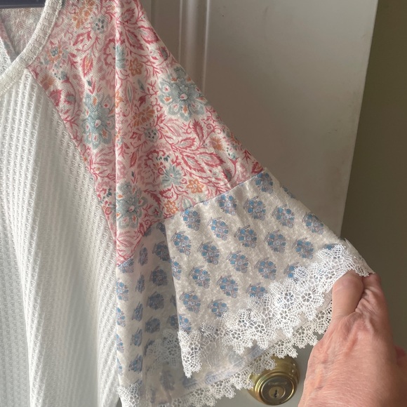 Cato Top - Picture 2 of 6